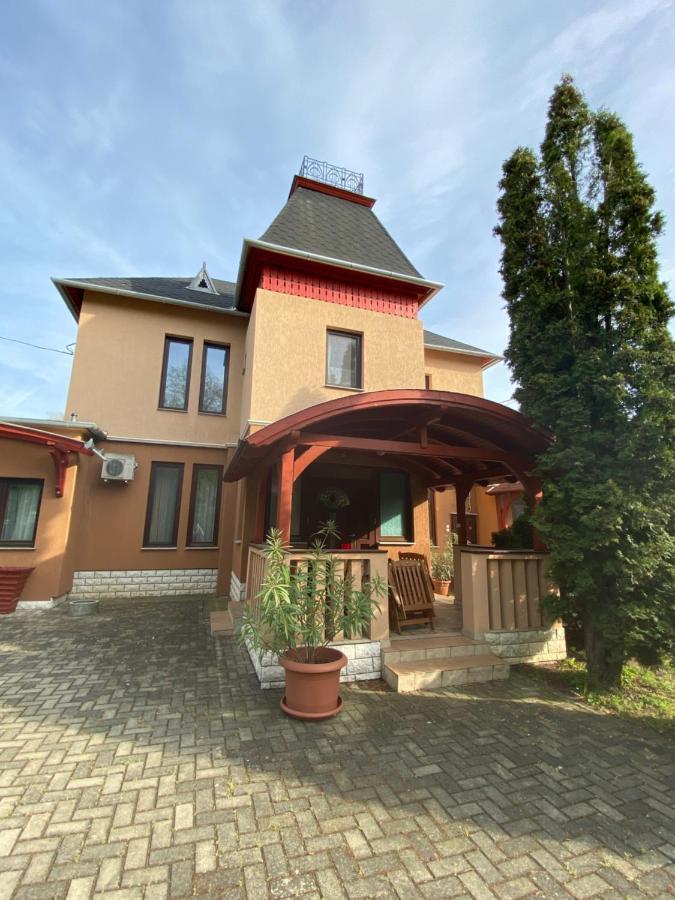 Feher Hattyu Panzio Oroshaza Exterior photo